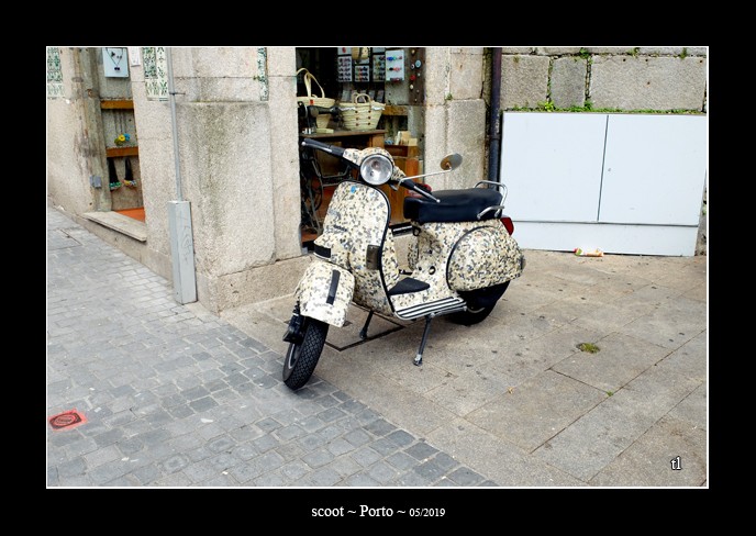 Joli scooter à Porto