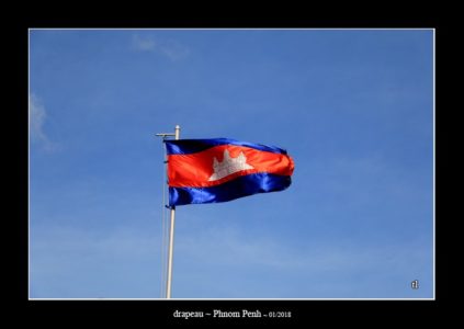 drapeau du Cambodge à Phnom Penh - quelques photos du Cambodge ~ thierry llopis photographies (www.thierryllopis.fr)