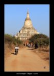 vers le temple, à Bagan au Myanmar (Birmanie) - thierry llopis photographies (www.thierryllopis.fr)
