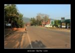 sur la route menant à Kin Pun au Myanmar (Birmanie) - thierry llopis photographies (www.thierryllopis.fr)
