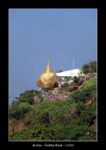 de loin le rocher d'or - site du Golden Rock au Myanmar (Birmanie) - thierry llopis photographies (www.thierryllopis.fr)