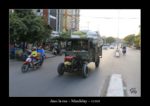 dans la rue à Mandalay au Myanmar (Birmanie) - thierry llopis photographies (www.thierryllopis.fr)