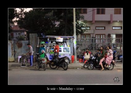 le soir à Mandalay au Myanmar (Birmanie) - thierry llopis photographies (www.thierryllopis.fr)