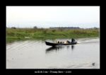 au fil de l'eau et en bateau les habitants se déplacent sur le lac Inlé près de Nyaung Shwe au Myanmar (Birmanie) - thierry llopis photographies (www.thierryllopis.fr)