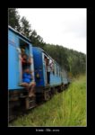 un train bleu qui passe à Ella - thierry llopis photographies (www.thierryllopis.fr)