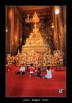 prières dans un temple à Bangkok - quelques photos de Thaïlande ~ thierry llopis photographies (www.thierryllopis.fr)