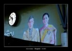 le roi et la reine sur la façade de la gare à Bangkok.