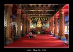 prières au temple à Chiang Mai - quelques photos de Thaïlande entre décembre 2019 et janvier 2020 ~ thierry llopis photographies (www.thierryllopis.fr)