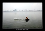 pécheur sur le lac de l'ouest à Hanoï.