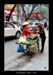 marchande dans la rue à Hanoï.