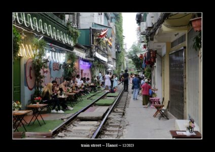 train street, la rue du train à Hanoï au Vietnam.