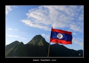 drapeau à Nong Khiaw .